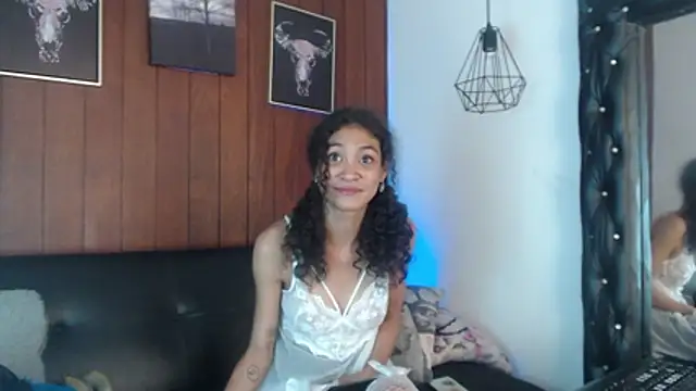 Aurora_ath Chat XXX in diretta