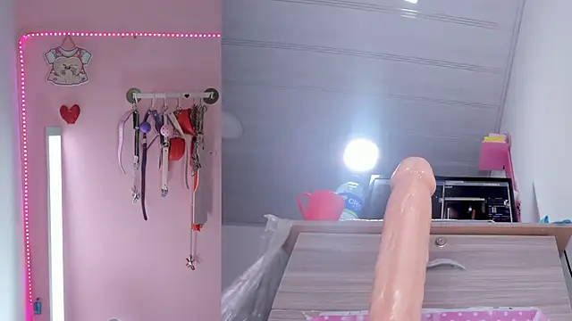 Chat +18 de emily_foxxxii ao vivo