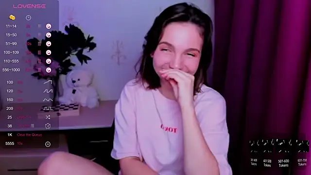 Živý XXX chat KindHazelHere_