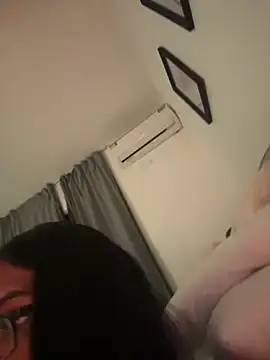 Chaniita: διαδικτυακό σόου στην κάμερα