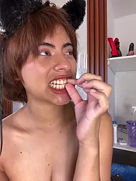 Eva_Feller69 Adlı Modelin Canlı XXX Sohbeti