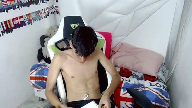 Pokazy przed kamerką – Liarr_