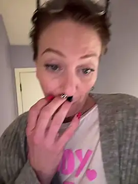 TheSweetestSlut Show in webcam