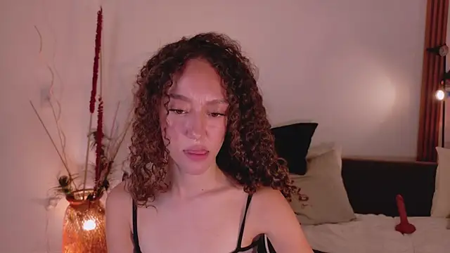 ChloeMoreti 即時 XXX 聊天