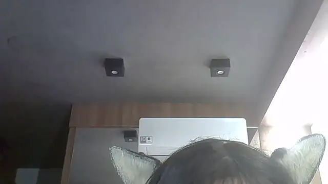 SkinnyKitten Pertunjukan Webcam