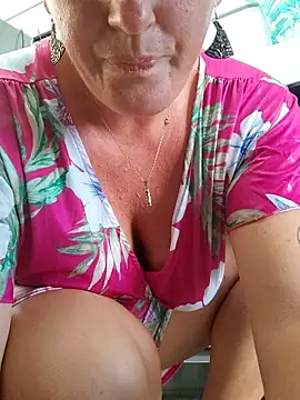 Chat +18 de emiliemilf ao vivo