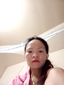 Girl-l: διαδικτυακό σόου στην κάμερα