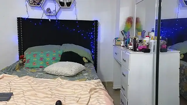 charlotte_077 live XXX chat