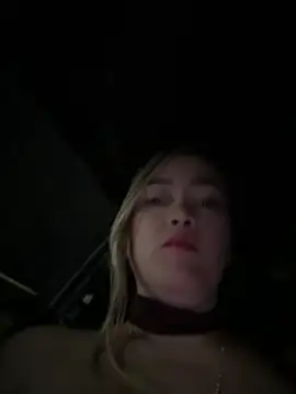 Danielavegax: διαδικτυακό σόου στην κάμερα