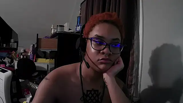 nickytheehawtie 现场XXX聊天