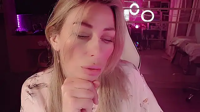 AnnieGOld_'s Live XXX Chat