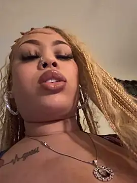 แชท XXX สดของ RenaThickAss