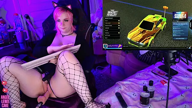 แชท XXX สดของ Angel-Lewd-Cake