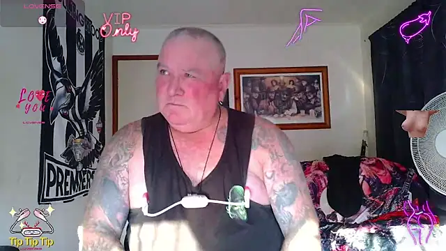 KINKYBLUEYES69 网络视讯表演