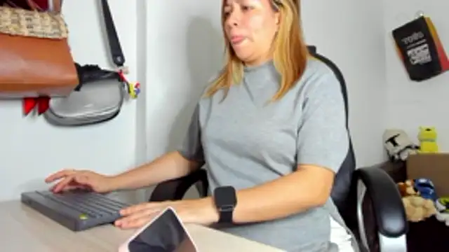 alma_fenix লাইভ XXX চ্যাট