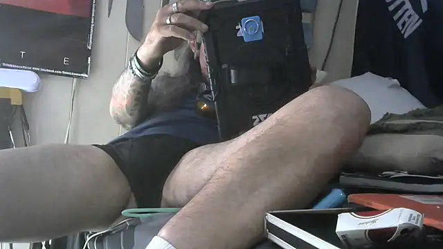 crassanova: διαδικτυακό σόου στην κάμερα