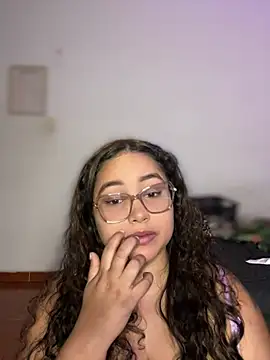 CurlyGirl_1 লাইভ XXX চ্যাট