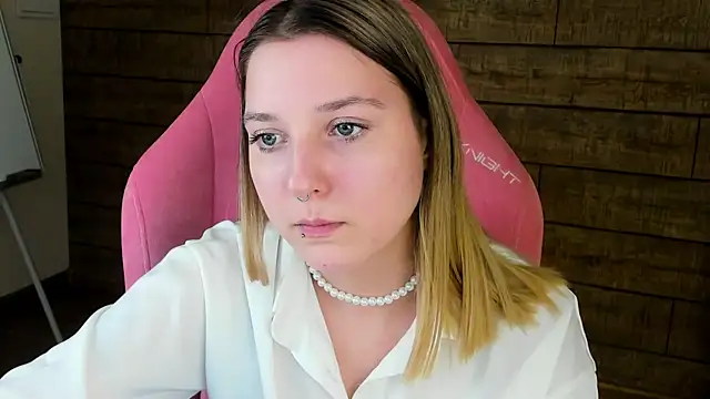 TinnaBurton: онлайн-секс-чат