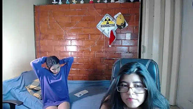 LunaAndCinnamonGirl's Live XXX Chat