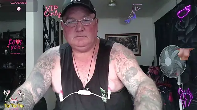 KINKYBLUEYES69 网络视讯表演