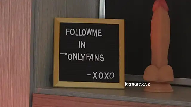 Mara_HugeAss' Webcam Show