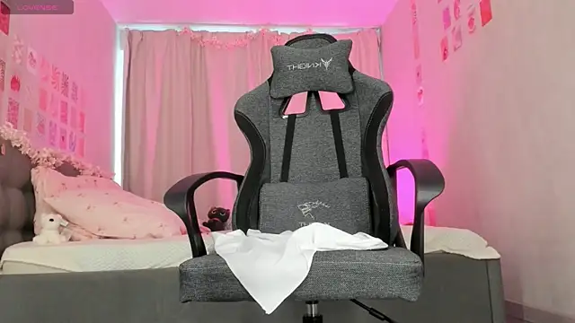 Eva_Harper webkamerás műsora