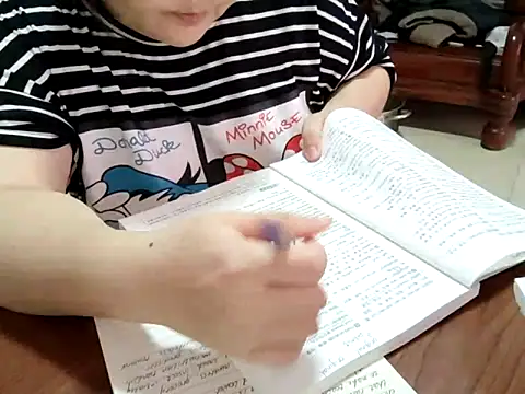 Chat XXX en directo de AngelwithEcup