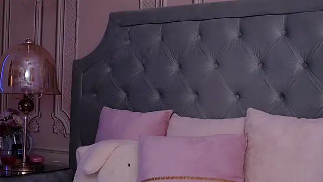 LucyAddison's Live XXX Chat