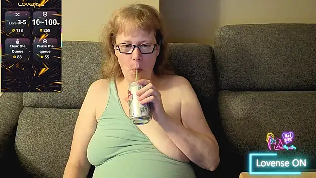 TittyLandQuebec's Live XXX Chat