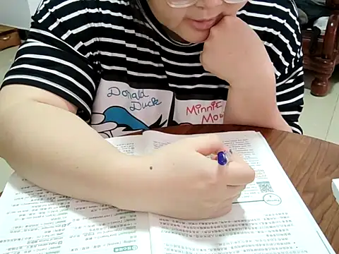 AngelwithEcupのライブXXXチャット