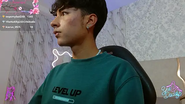 osamu_tay élő XXX-chatje