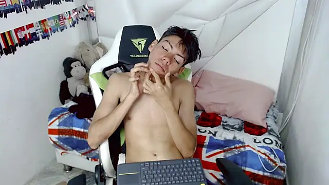 Show modela Liarr_ na web-kameri