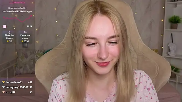 Shy_Polly Chat XXX in diretta