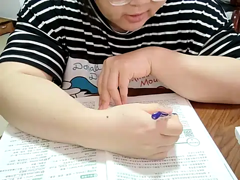 AngelwithEcupのライブXXXチャット