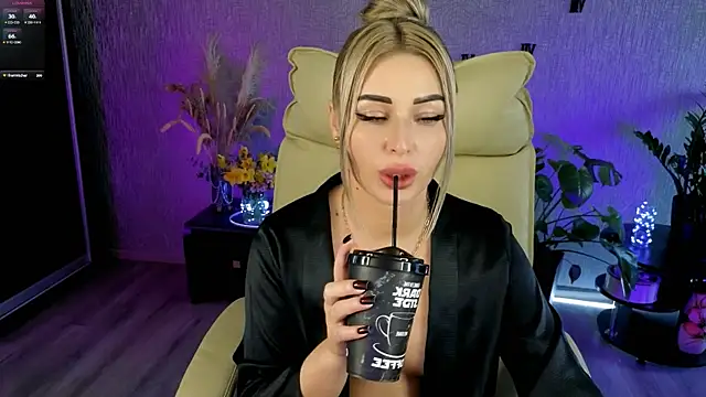 NikkiiStill: απευθείας συνομιλία ΧΧΧ