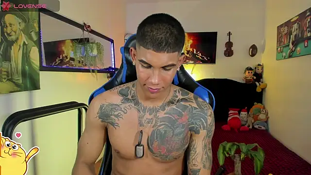 Damian_latinxxx Show in webcam