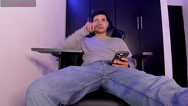 Liam_Mateo Chat XXX in diretta