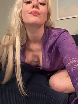 Pokazy przed kamerką – blondebunny999_999