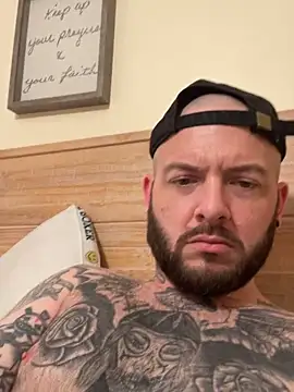 nATTy_gOD_official01: διαδικτυακό σόου στην κάμερα