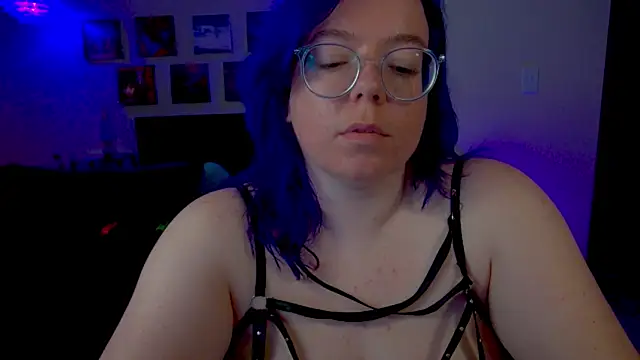 KiraSpitQueen's Live XXX Chat