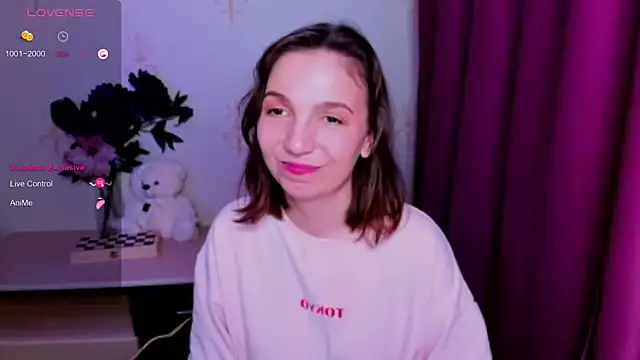 Chatroom XXX en direct de KindHazelHere_