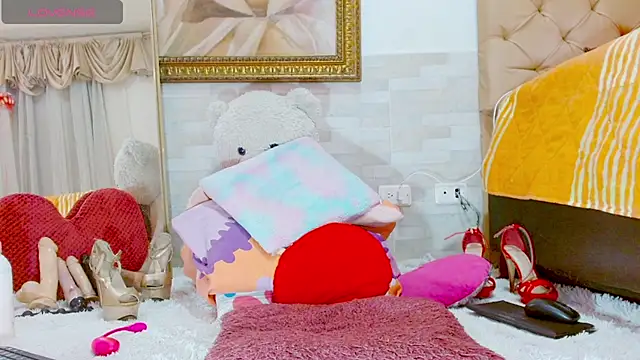 Show modela Dolldirtyxxx na web-kameri