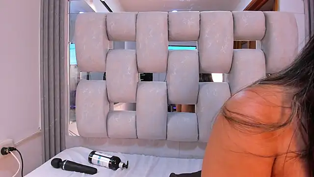 Chat XXX en directo de Wonderkloe_