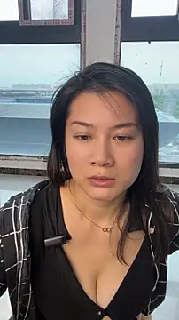 mo-mo-69's Live XXX Chat