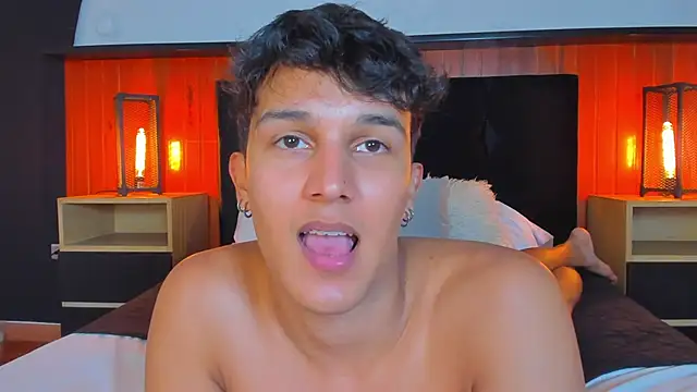 Leo_Savage_n Webbikameraesitys