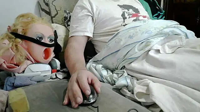 Pokazy przed kamerką – messi_syssy