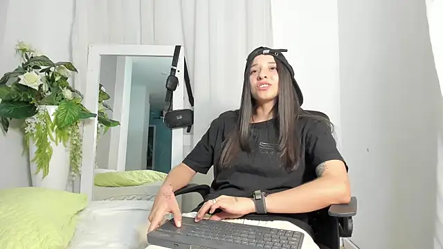 Živý XXX chat ViictoriiaSaenz