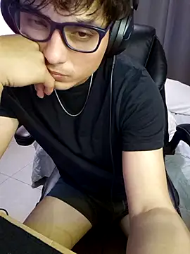 Pertunjukan Kamera Web Ais_B10