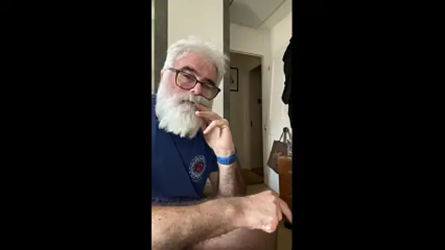 Show modela LeatherSdaddy na web-kameri