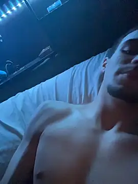 Chatroom XXX en direct de daddyshomeee_